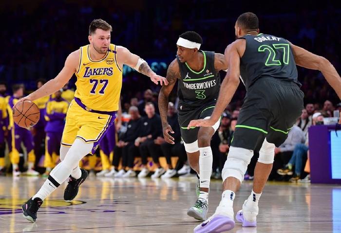 湖人有签约,霍福德3选1,杜兰特交易扩大到7队,维金斯要价出炉