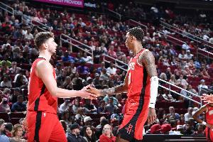 小贾巴里:我一路见证申京的成长 他现在的单打是防不住的