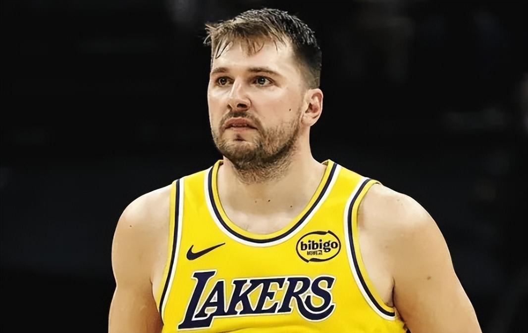 华体会官方网站-湖人防守没救了！资源不够，雷迪克无体系支撑，对手疯狂点东契奇