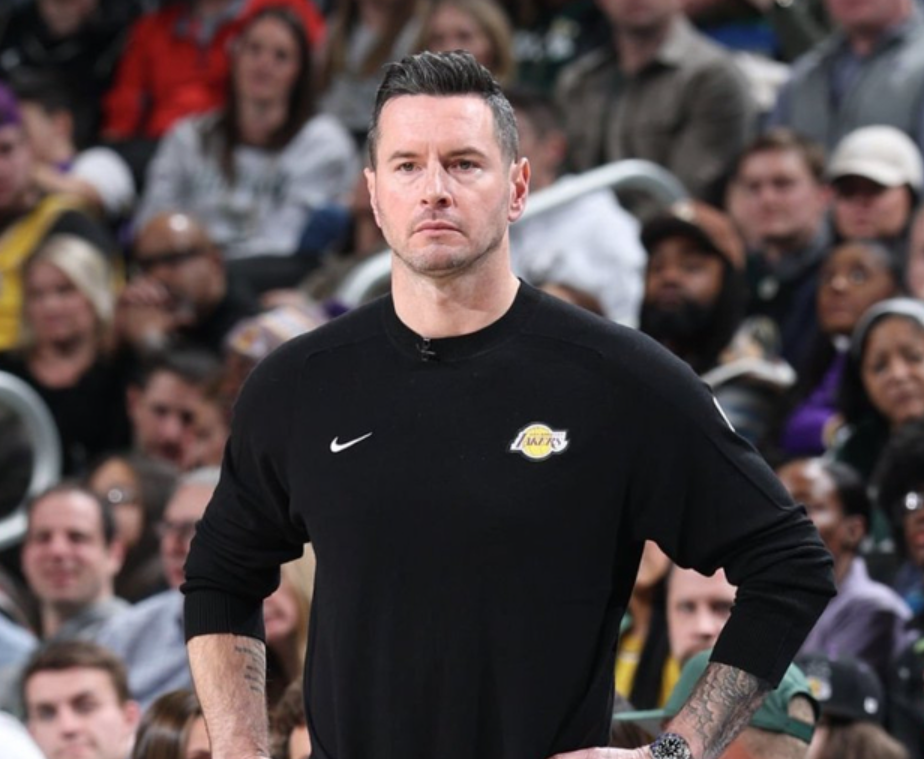 华体会官方网站-湖人防守没救了！资源不够，雷迪克无体系支撑，对手疯狂点东契奇