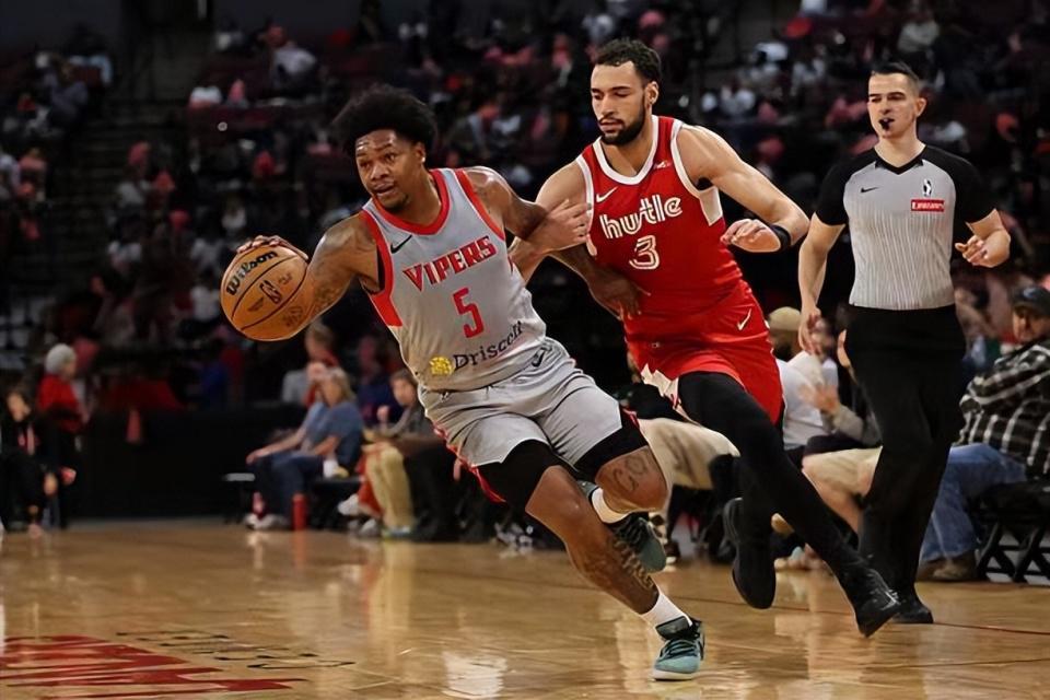 华体会官方网站-毫无表现还能进先发？火箭二队得用人方式让人感到无法理解？