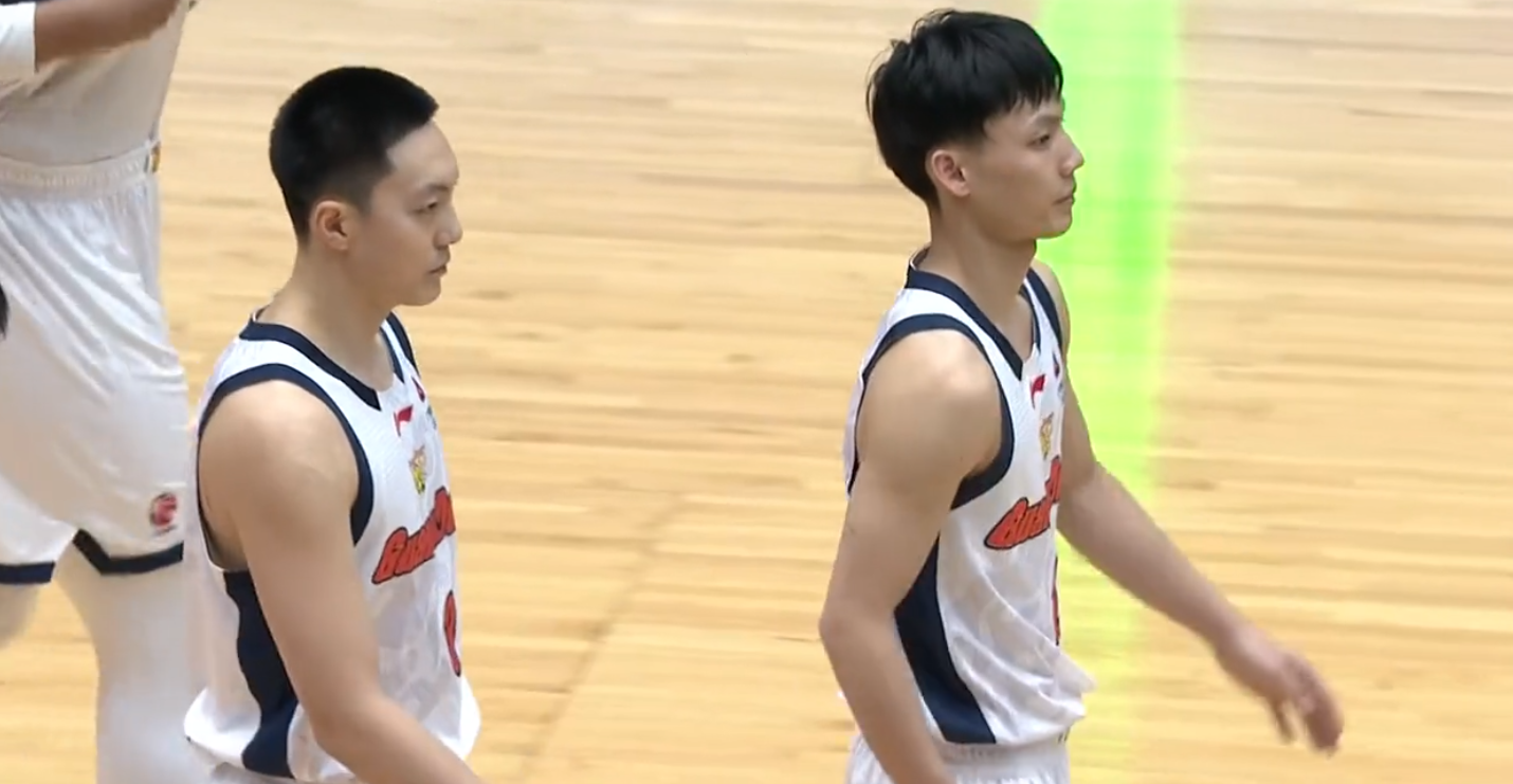 华体会官网-破案！胡明轩状态一好，徐杰却又摆烂原因找到，媒体人说出大实话