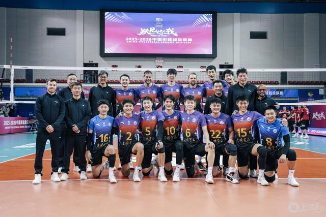 华体会入口-19岁“小孩哥”王泊涵接过金牌教头沈琼15号球衣，中国男排主攻线新星诞生|上海男排|上海女排|训练|联赛|少年_新浪体育_新浪新闻