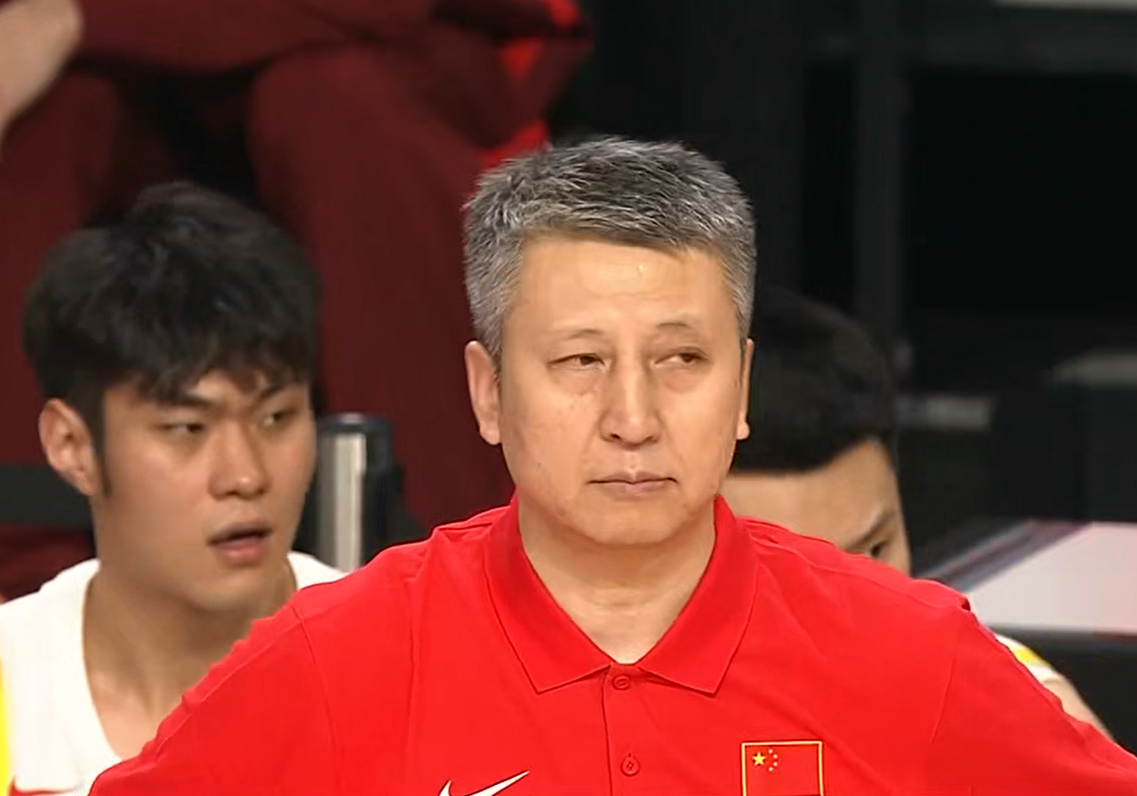 华体会入口-压力山大！男篮2连胜，更衣室有1人在哭泣，郭士强前来安慰