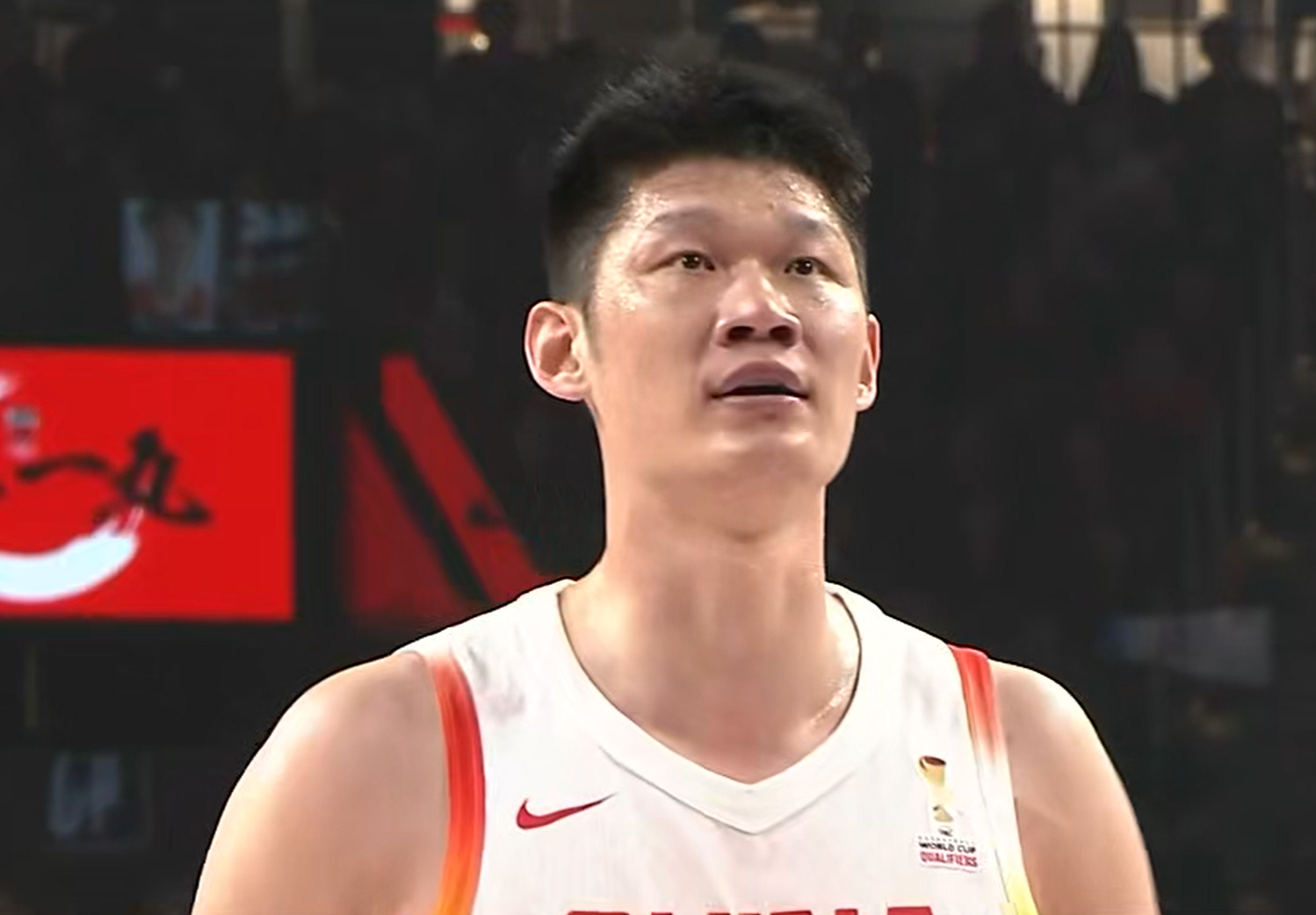 华体会入口-压力山大！男篮2连胜，更衣室有1人在哭泣，郭士强前来安慰